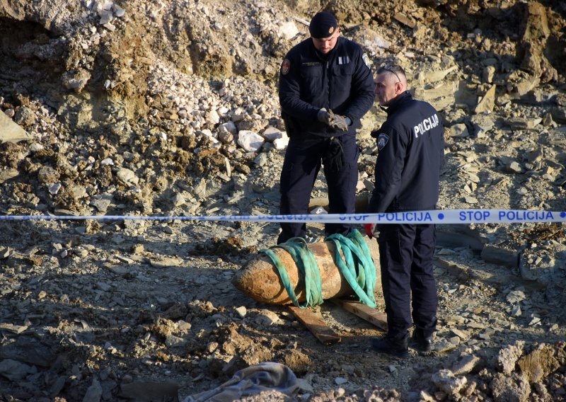 FOTO U Pazinu uklonjena bomba iz Drugog svjetskog rata, evo kako je izgledala akcija