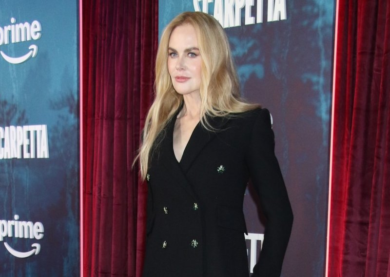 Nicole Kidman spojila nespojivo: Neobičnu haljinu uskladila je s neočekivanim komadom