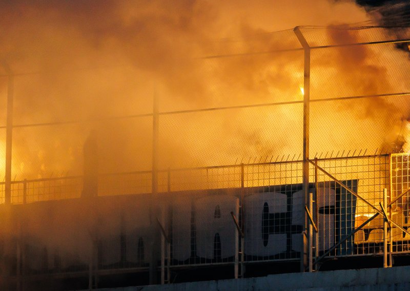Neviđene scene u BiH! Navijače Željezničara dočekala tribina premazana svinjskom mašću, ušli tek u 40. minuti
