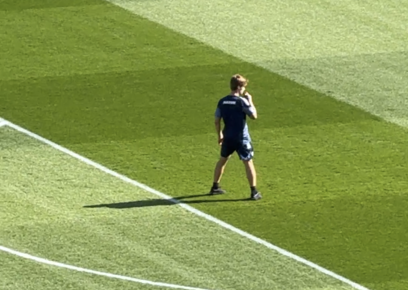 Jedan igrač Hajduka je potpuno sam izašao na prazan teren prije derbija. Pogledajte što je radio