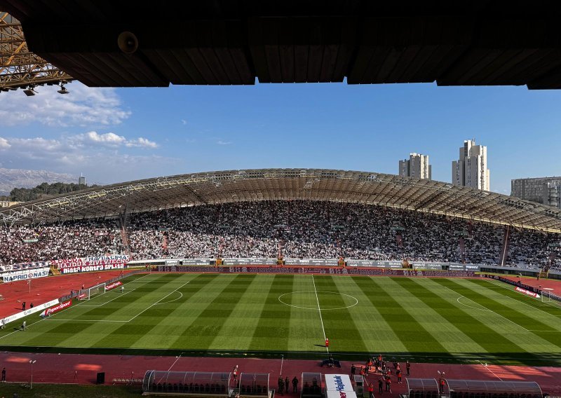 Torcida i Boysi ujedinili se u zvižducima jednom akteru derbija