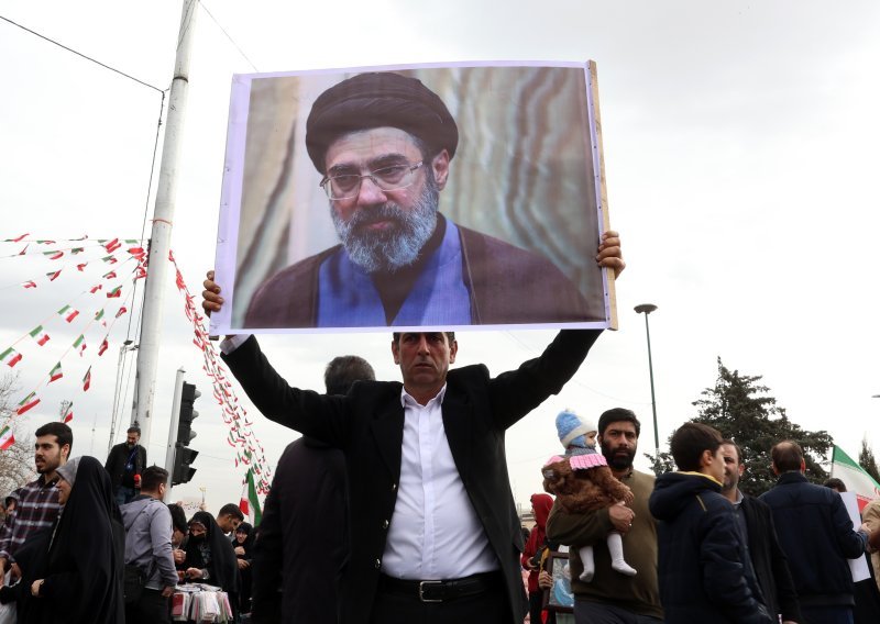Pogledajte kako je izgledala objava izbora Modžtabe Hameneija za novog iranskog vođu