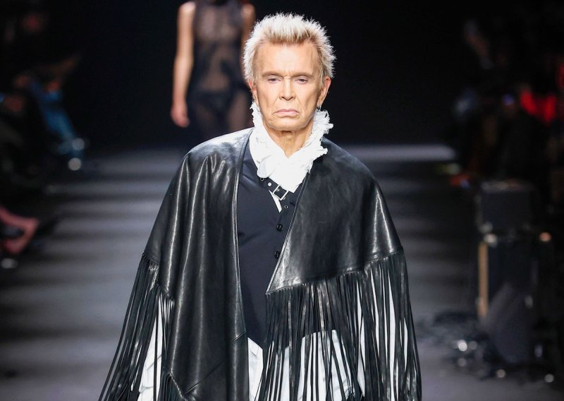 Billy Idol u 70. godini ukrao show: Modnom pistom prošetao u kožnom ogrtaču