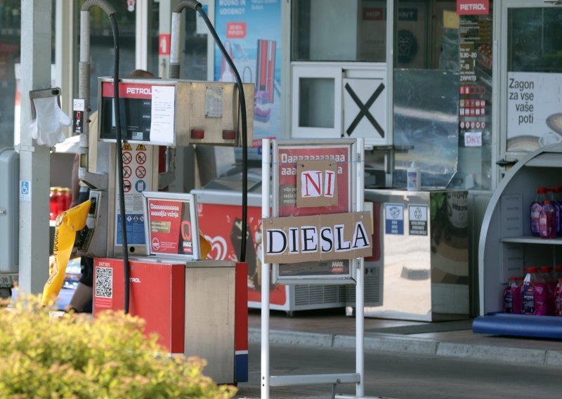 Austrijanci opustošili slovenske pumpe: Nestalo dizela, morala intervenirati policija