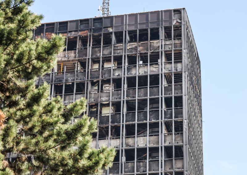 FOTO: Vjesnik je potpuno ogoljen, ostao je bez svoje prepoznatljive fasade