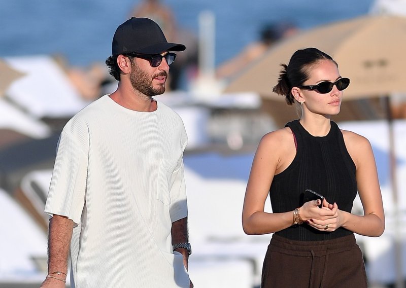 Nekad 'najljepša djevojčica na svijetu' sada je zaručena: objavila fotke prosidbe