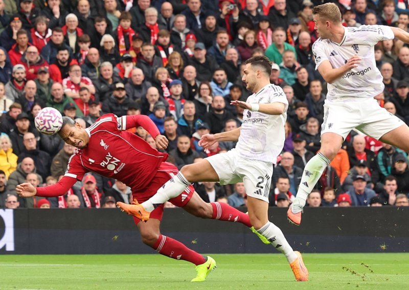 Liverpool i United poslali pritužbe na AI model Elona Muska; razlog su gnjusne uvrede