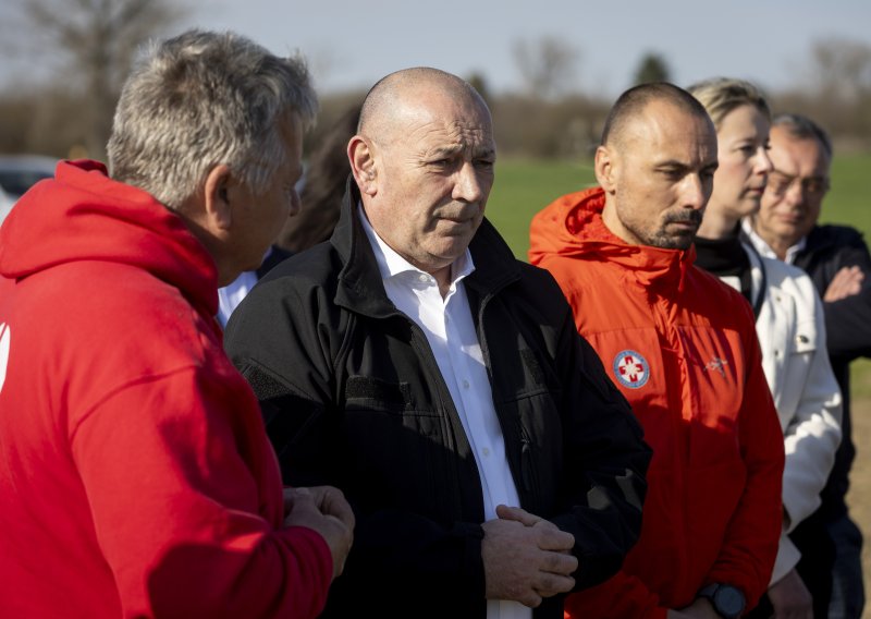 Medved posjetio mjesto traganja za žrtvama nedaleko Ovčare: Širimo područje