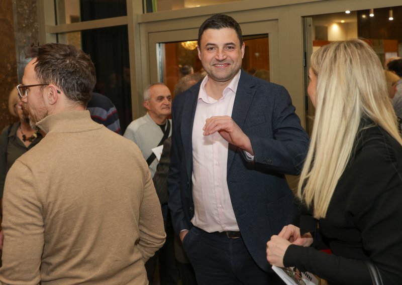 Neke neparlamentarne stranke imaju veće prihode od saborskih: Pogledajte koliko je dobio Bernardić