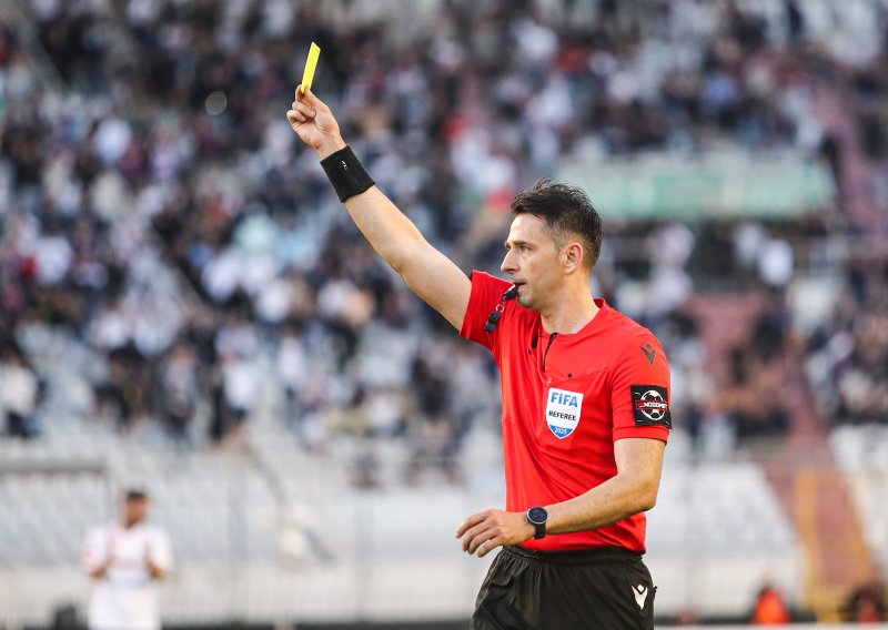 Igor Pajač sudi utakmicu osmine finala Konferencijske lige