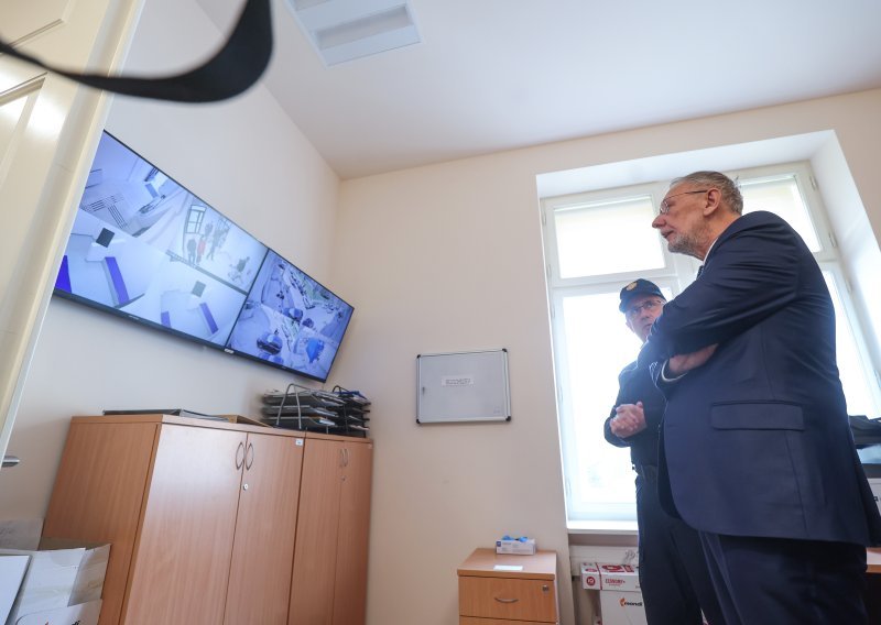 Božinović posjetio povijesnu policijsku zgradu: Konačno je obnovljena nakon potresa