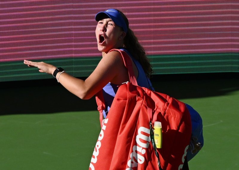 Skandal na Indian Wellsu! Pogledajte kako je braniteljica naslova ispsovala publiku nakon šokantnog poraza