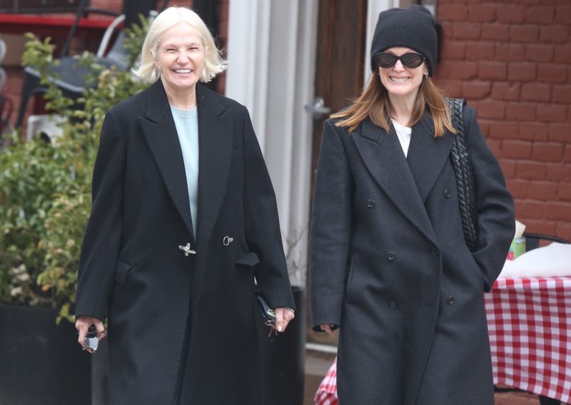 Kao da su se dogovorile: Ovim spojem kaputa i traperica nikad ne možete pogriješiti