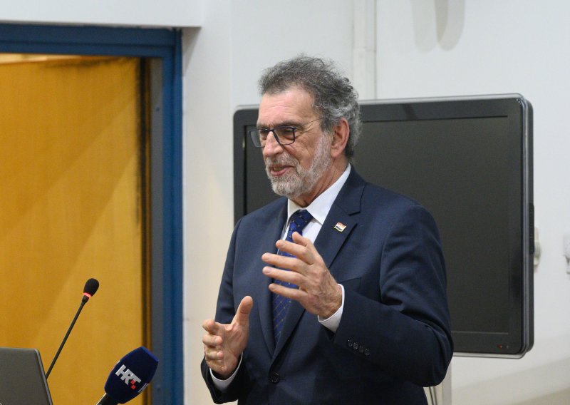 Fuchs bocnuo: Do 2031. sve škole će raditi u jednoj smjeni, osim u Zagrebu