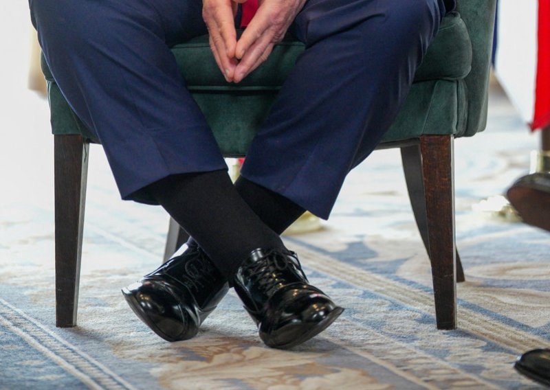Trump ima novi bizaran običaj: Suradnicima kupuje posebne cipele