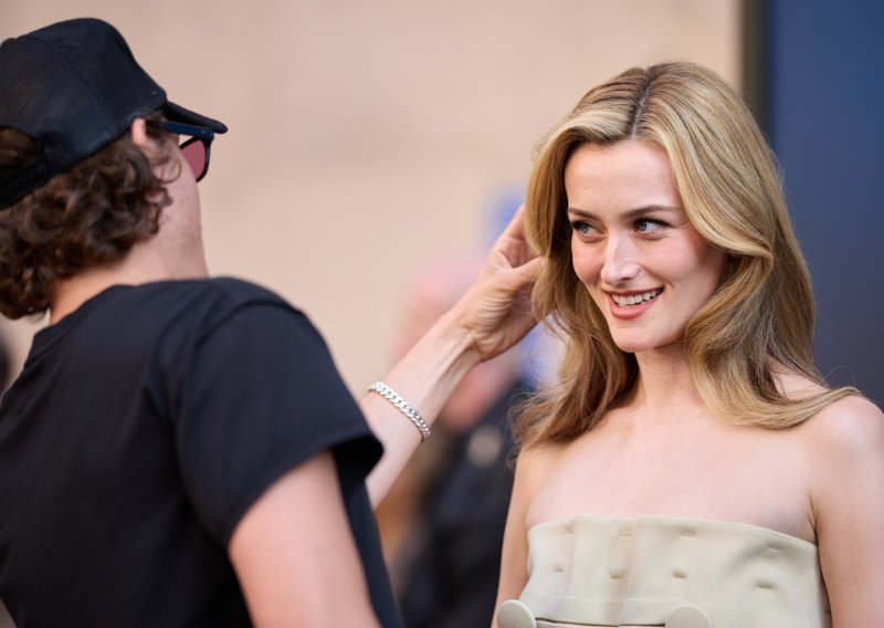 Više od 20 sati za nijansu kose: Ovako je Sarah Pidgeon postala Carolyn Bessette