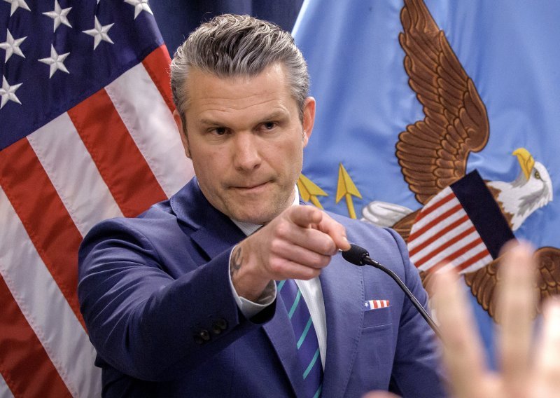 Novi bizaran potez Trumpovog ministra: Pentagon preko noći zabranio ulazak fotografima