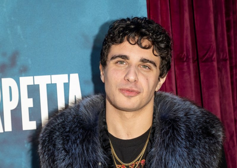 Zvijezda nove hit serije iz moćne je holivudske loze: Otac mu je slavni glumac, a Rose Byrne pomajka