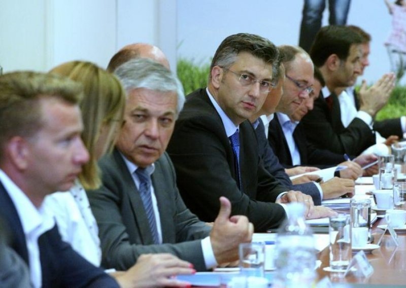 Sjednica Nacionalnog vijeća HDZ-a kasni osam sati