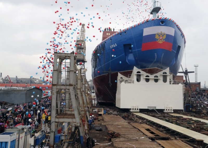 Moskva tiho razvija projekt na Arktiku: Naručen brod za debeli led