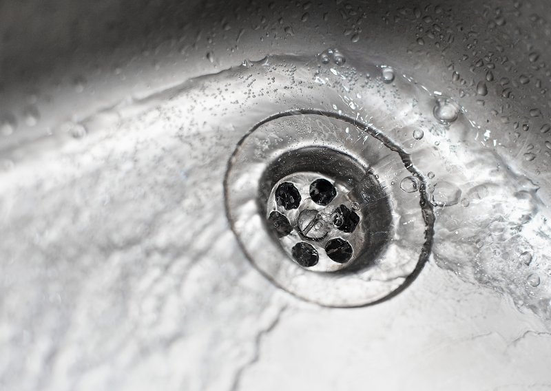 Brže od kemije: Stručnjaci imaju jednostavan trik za začepljen odvod