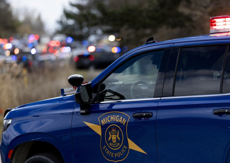 Naoružan se automobilom zabio u singagogu, ubijen je