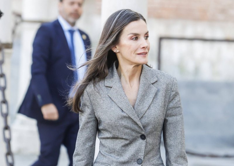 Modna lekcija kraljice Letizije u odijelu iz Zare: Ovaj kroj savršen je za oblikovanje siluete