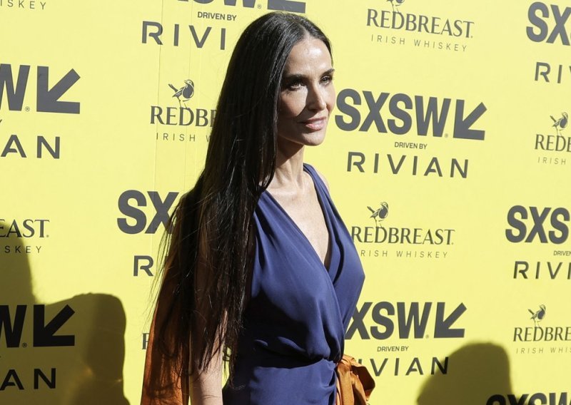Demi Moore više ne može prikriti zabrinjavajuće mršavo tijelo: Pokrenula je lavinu komentara