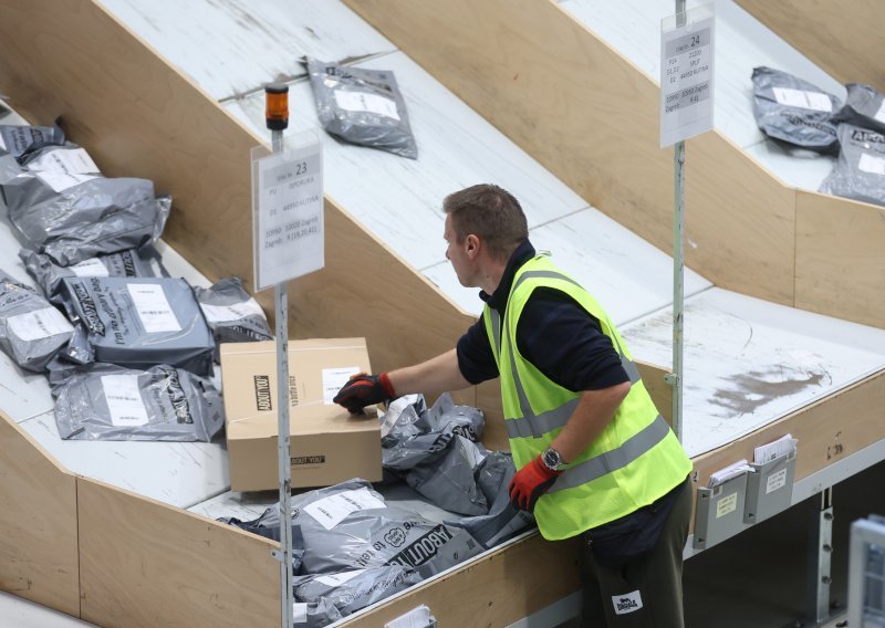 Paketi preplavili pošte i donijeli 403 milijuna eura prihoda
