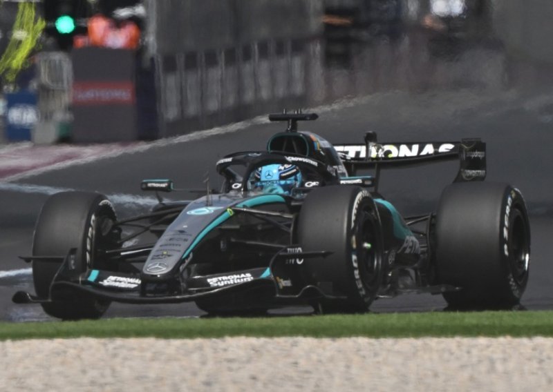 Mercedes nastavlja dominaciju, McLaren i Ferrari prijete iz drugog reda, debakl Red Bulla