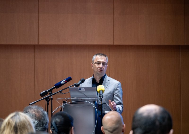 Digitalne tehnologije i AI sve prisutniji u obrazovanju: Stručnjaci pojasnili na čemu još treba raditi