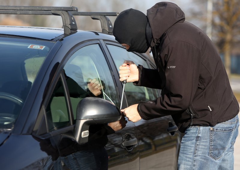 Rusija uvodi šokantan zakon: Krađa automobila će se uvelike olakšati