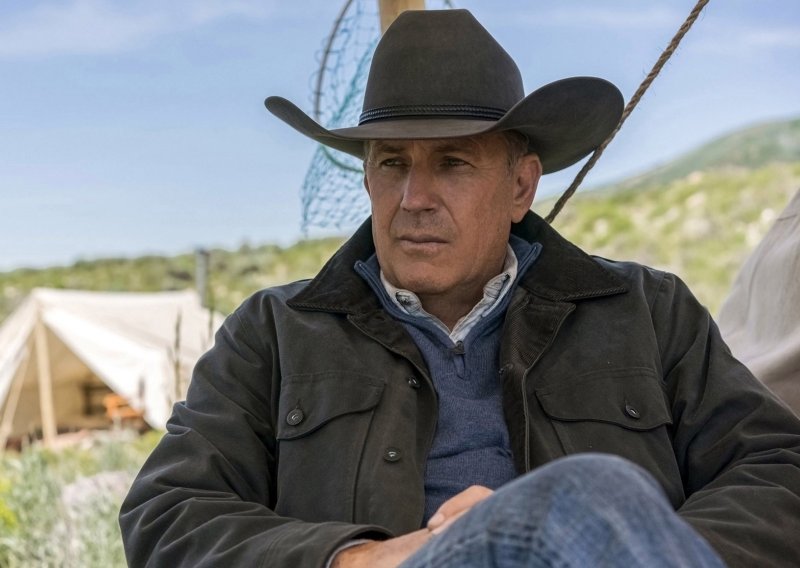 Kevin Costner snimljen s 31 godinu mlađom ženom: Jedan detalj odmah je pokrenuo glasine