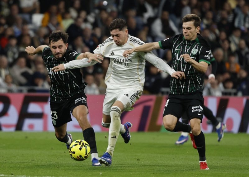 Pogledajte fantastičan gol kojeg je Arda Guler zabio sa svoje polovice terena