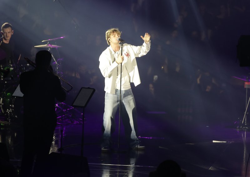 Jakov Jozinović je napunio spornu dvoranu u Novom Sadu, publika oduševljena