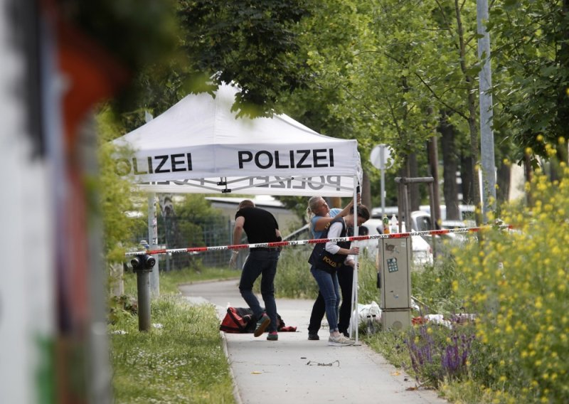 Hrvat u Linzu nožem ubio jednog Afganistanca, a drugog ranio: Supruzi najavio zločin