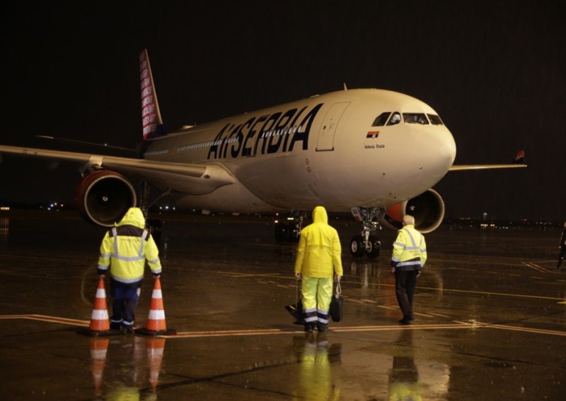 Srpski paradoks: Vlada kaže 'ne putujte u Hrvatsku, a AirSerbia uvodi letove za Brač