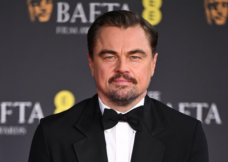 DiCaprio i ekipa imaju novu foru i na crvenom tepihu opsesivno pokazuju skupocjene satove