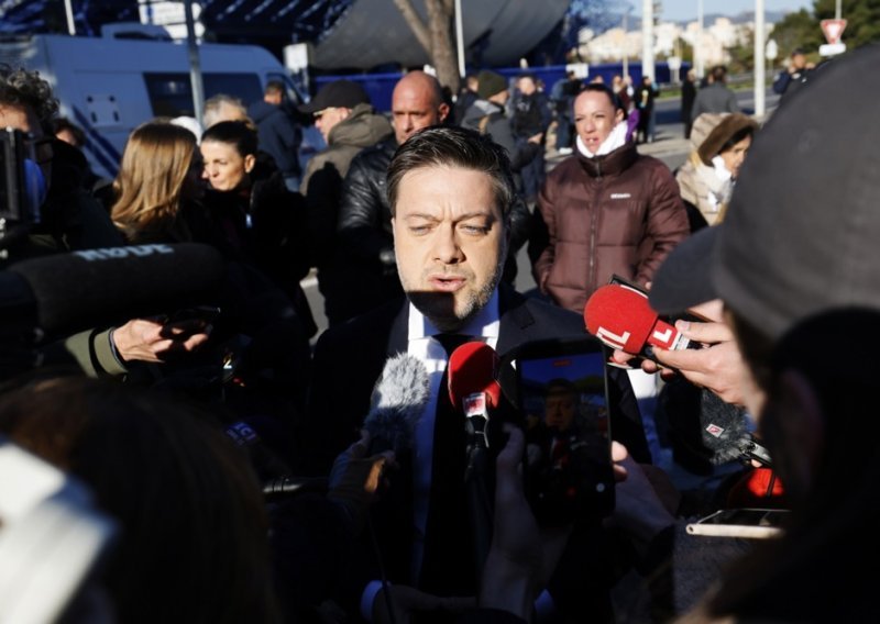 Bitka za Marseille: Desni i lijevi kandidat izjednačeni ulaze u drugi krug