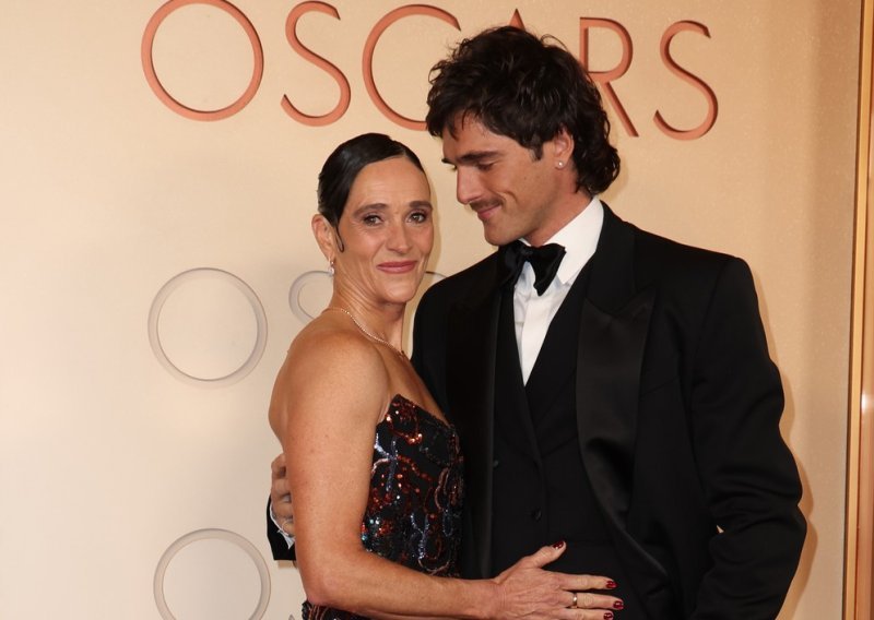 Na crveni tepih stigao s mamom: Jacobu Elordiju ništa nije pokvarilo raspoloženje