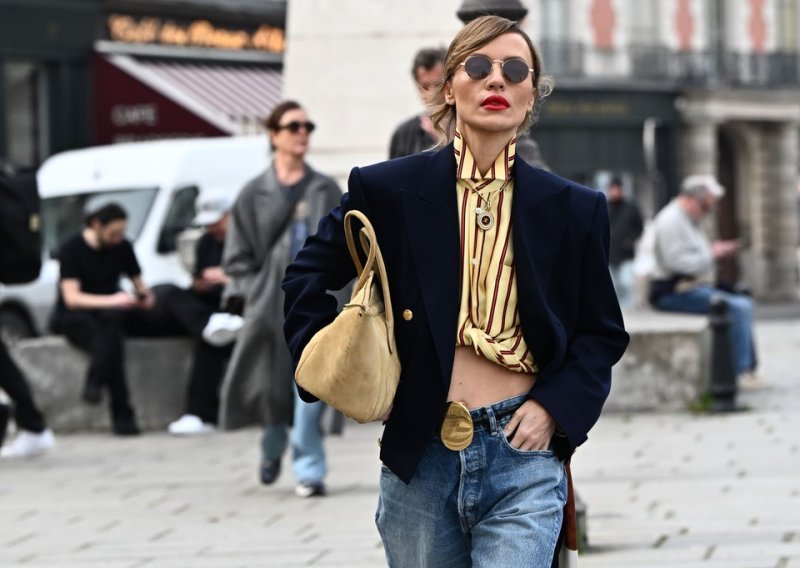 Ovoga proljeća Francuskinje nose traper na nikad ženstveniji način