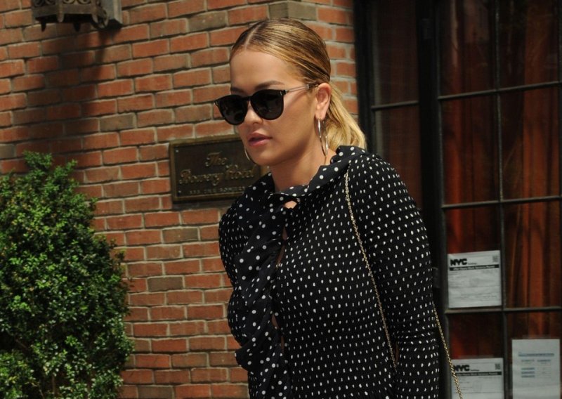 Trend s modnih pista stigao u Zaru: Nose se hlače s točkicama, a ove imaju super cijenu