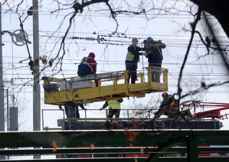 Željeznička pruga kroz Slavoniju ide u obnovu: Traži se izvođač za  20 milijuna eura