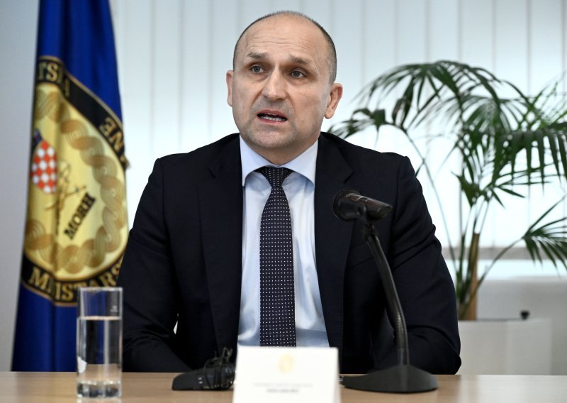 Novi rat priopćenjima: Anušić odgovorio Milanoviću