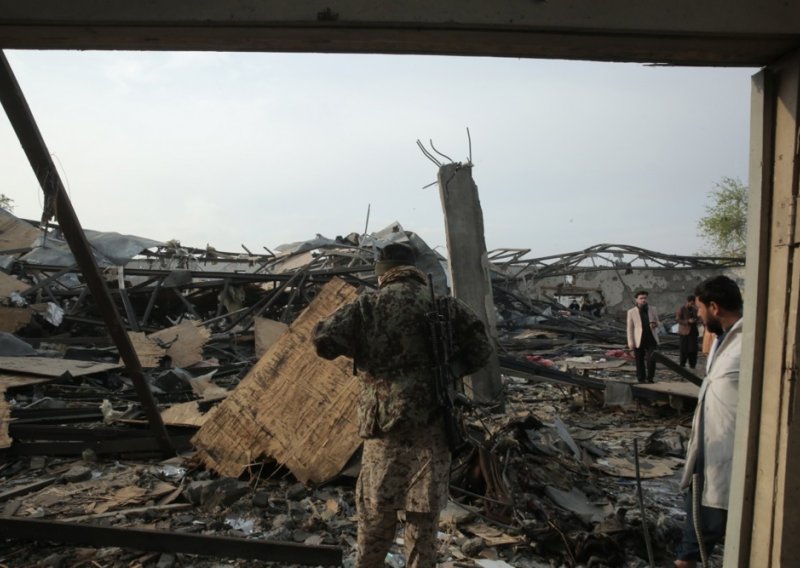 U pakistanskom zračnom napadu poginulo oko 400 ljudi: 'Bespomoćni smo'