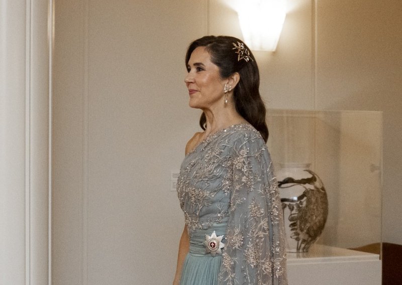 Kraljica Mary pokazala kako se krši protokol sa stilom: Sve oči bile su uprte u njezinu kosu