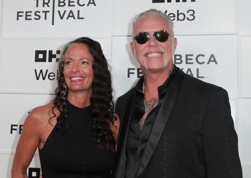 Okruženi kitopsinama: Frontmen Metallice na neobičan način zaprosio djevojku