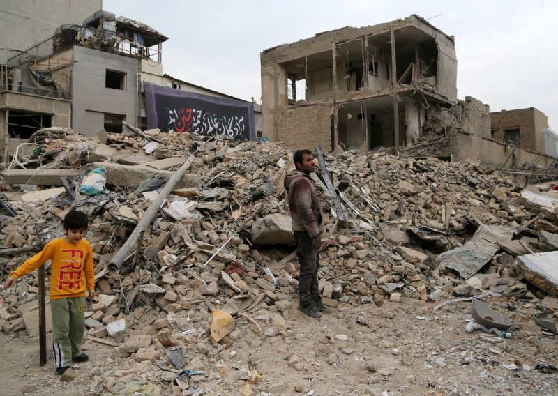 Iran ponovno napao američku ambasadu u Bagdadu; Macron poslao jasnu poruku Trumpu