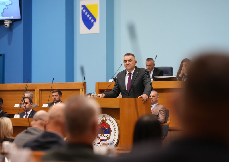 Parlament RS izabrao novu vladu, na čelu joj opet Savo Minić