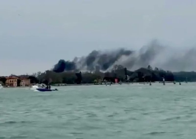 Gori Paviljon Srbije na Venecijanskom bijenalu